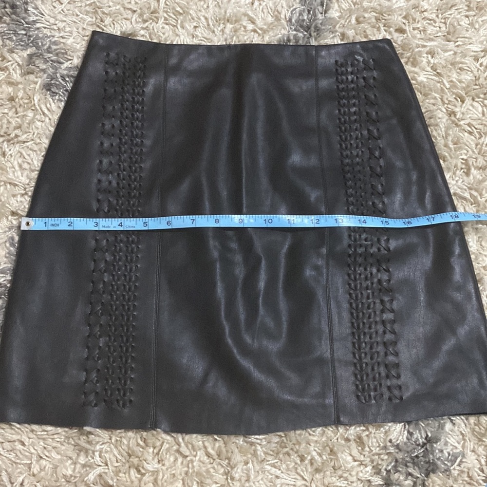 Faux leather mini skirt - Picture 5 of 10